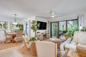Luxe Tropical Resort Escape - Beaches Nearby!